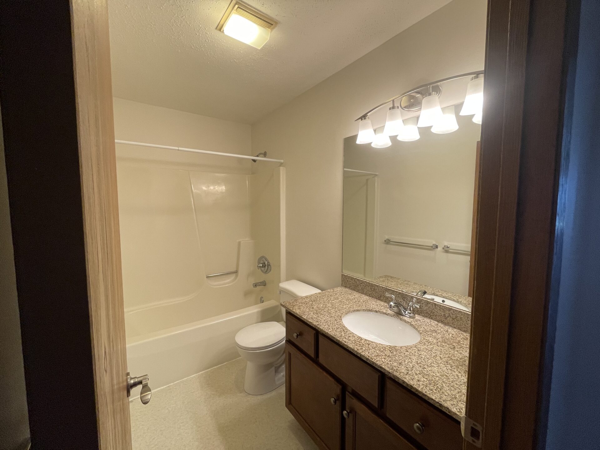 2703 Vineyard Drive